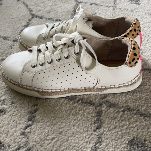 Dolce Vita Sneaker - Picture 4 of 10